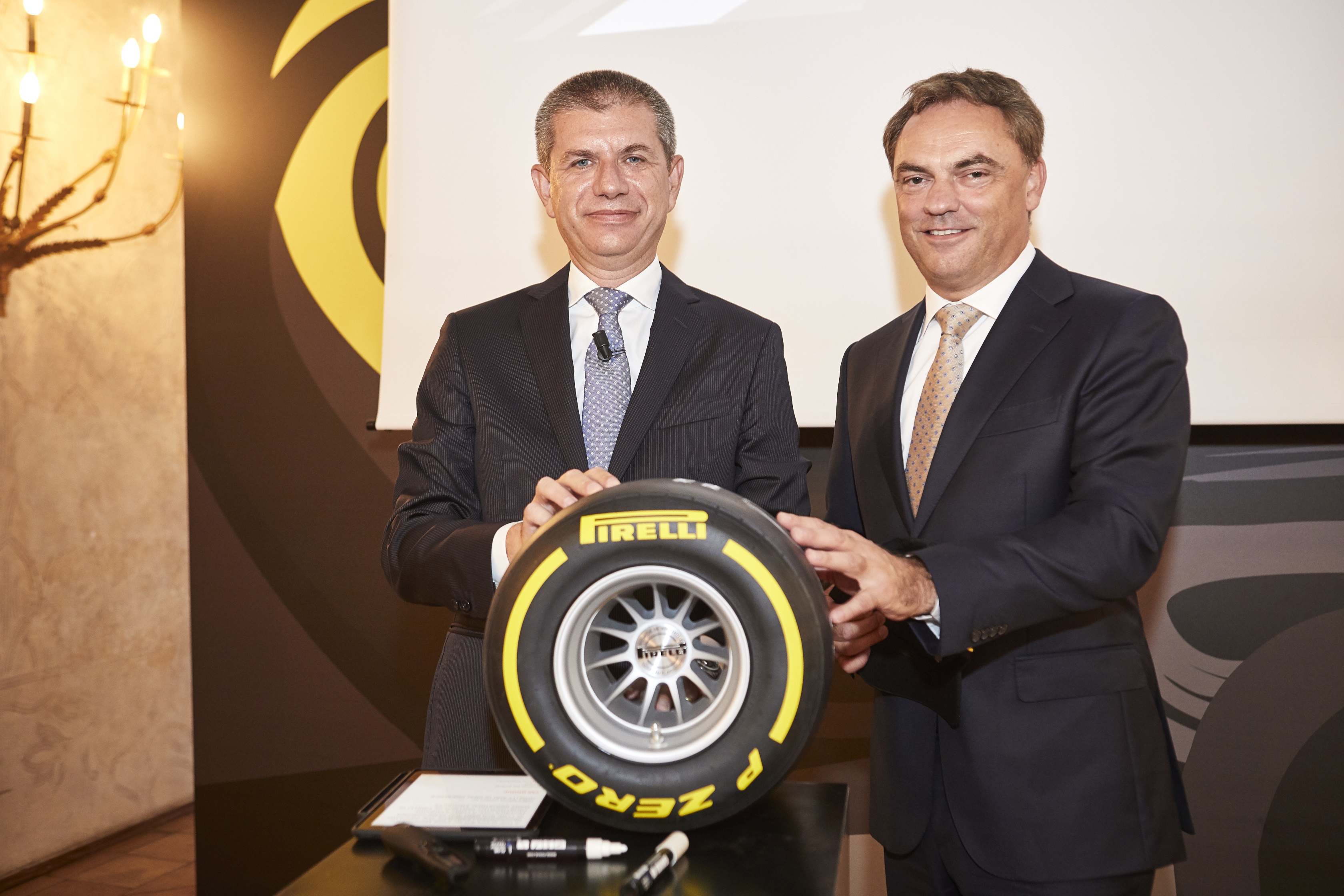 https://vmi-group.com/app/uploads/2018/09/2018-09-VMI-GROUP-Pirelli-Supplier-Award-2018.jpg